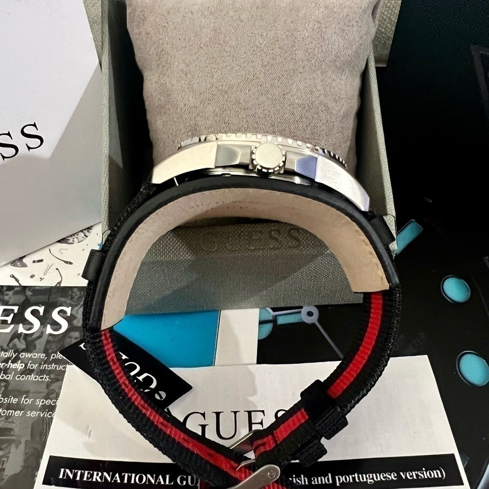 Guess Crew Style Date Designer Sport Men’s Watch (NIB: W1051G1) - Picture 5 of 6